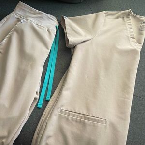 FIGS Scrub Set - Boulder 🏷